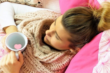 young_woman_girl_concerns_rest_pillow_pink_cup_heart-1394710